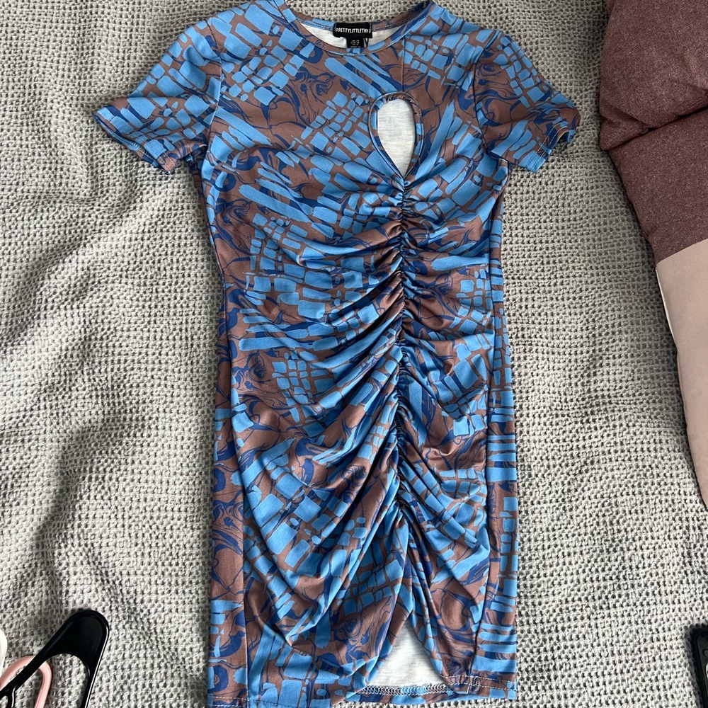 PrettyLittleThing Abstract Blue and Brown Mini Dress